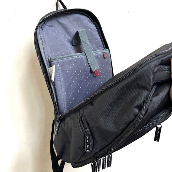 patagonia lightweight black hole backpack Pack 26L Size:ABYSS SW 5'3